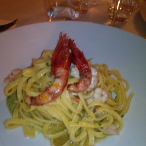 linguini-shrimps-pistacchio-pesto